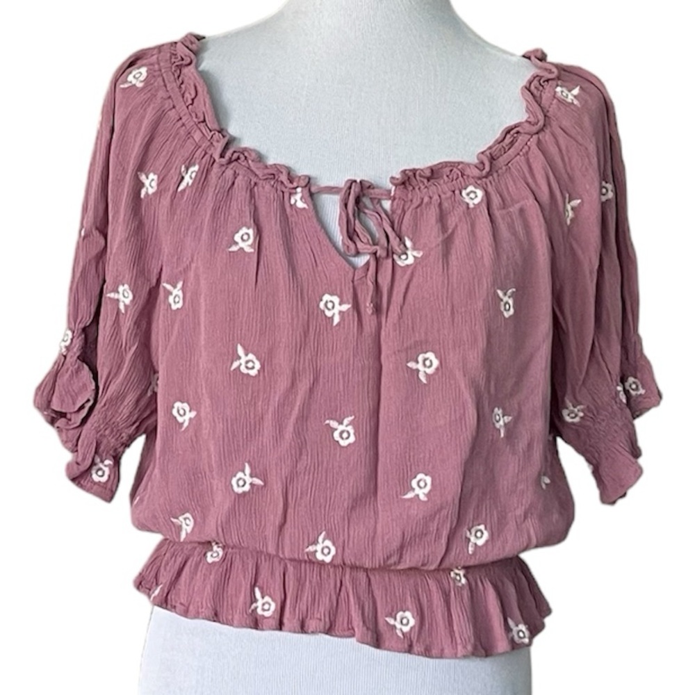 Love Tree mauve short sleeve blouse all over embroidered flowers Women’s Size L